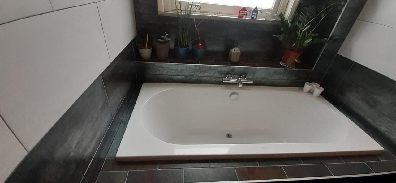 Charlotte, Not For Parties, Not A Hotel, Room With Shared Bathroom, No Kitchen 阿姆斯特丹 外观 照片
